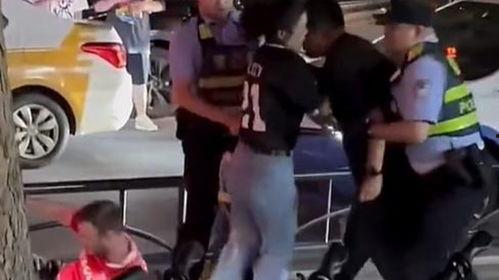 老外街头打架视频